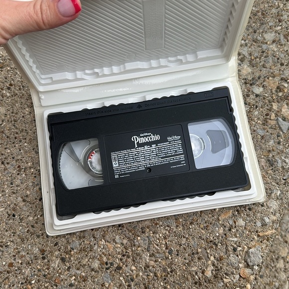 Pinocchio VHS Tape - Picture 3 of 3